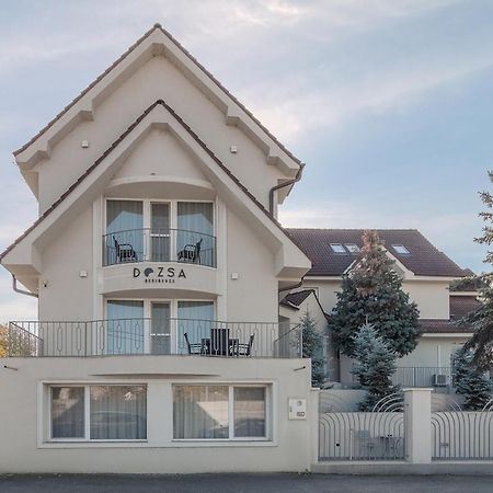 Dozsa Residence Oradea Exteriör bild