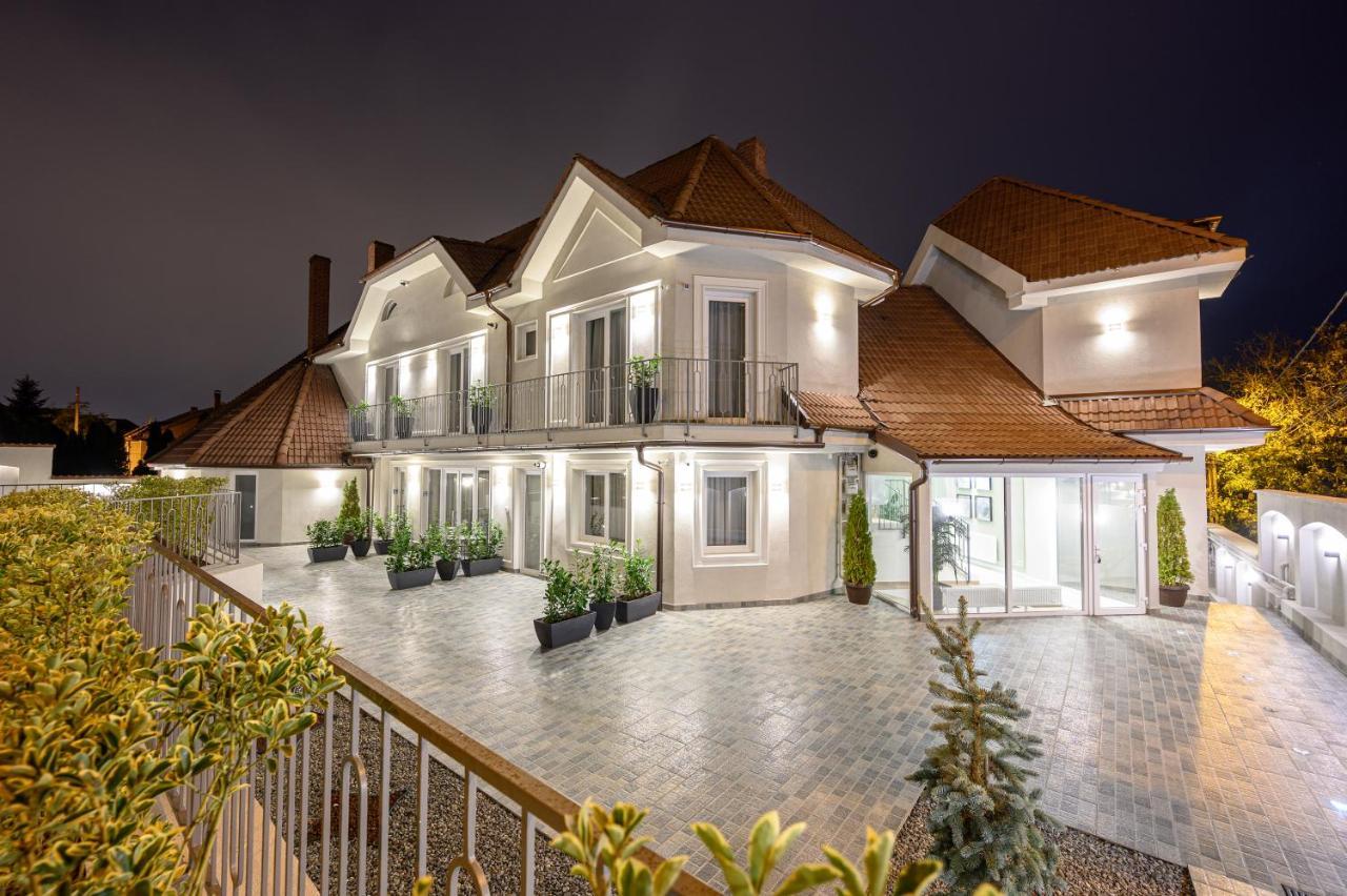 Dozsa Residence Oradea Exteriör bild
