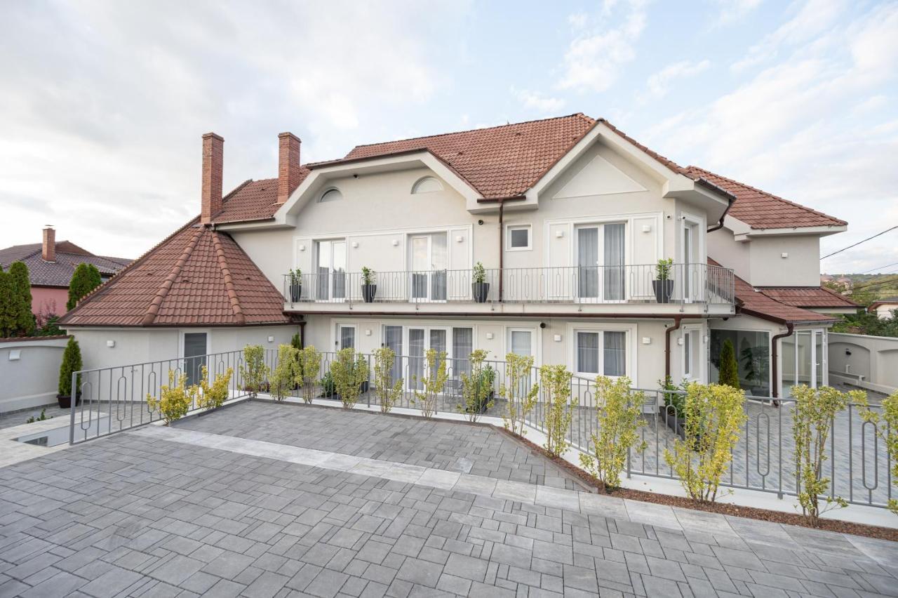 Dozsa Residence Oradea Exteriör bild
