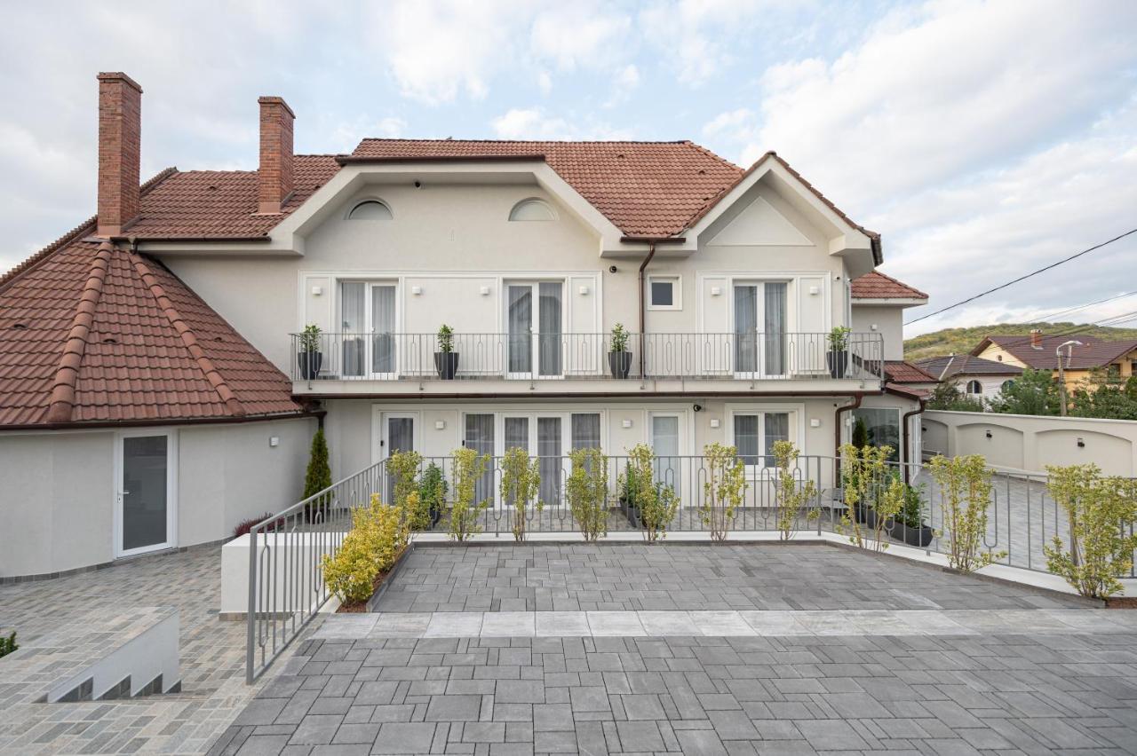 Dozsa Residence Oradea Exteriör bild