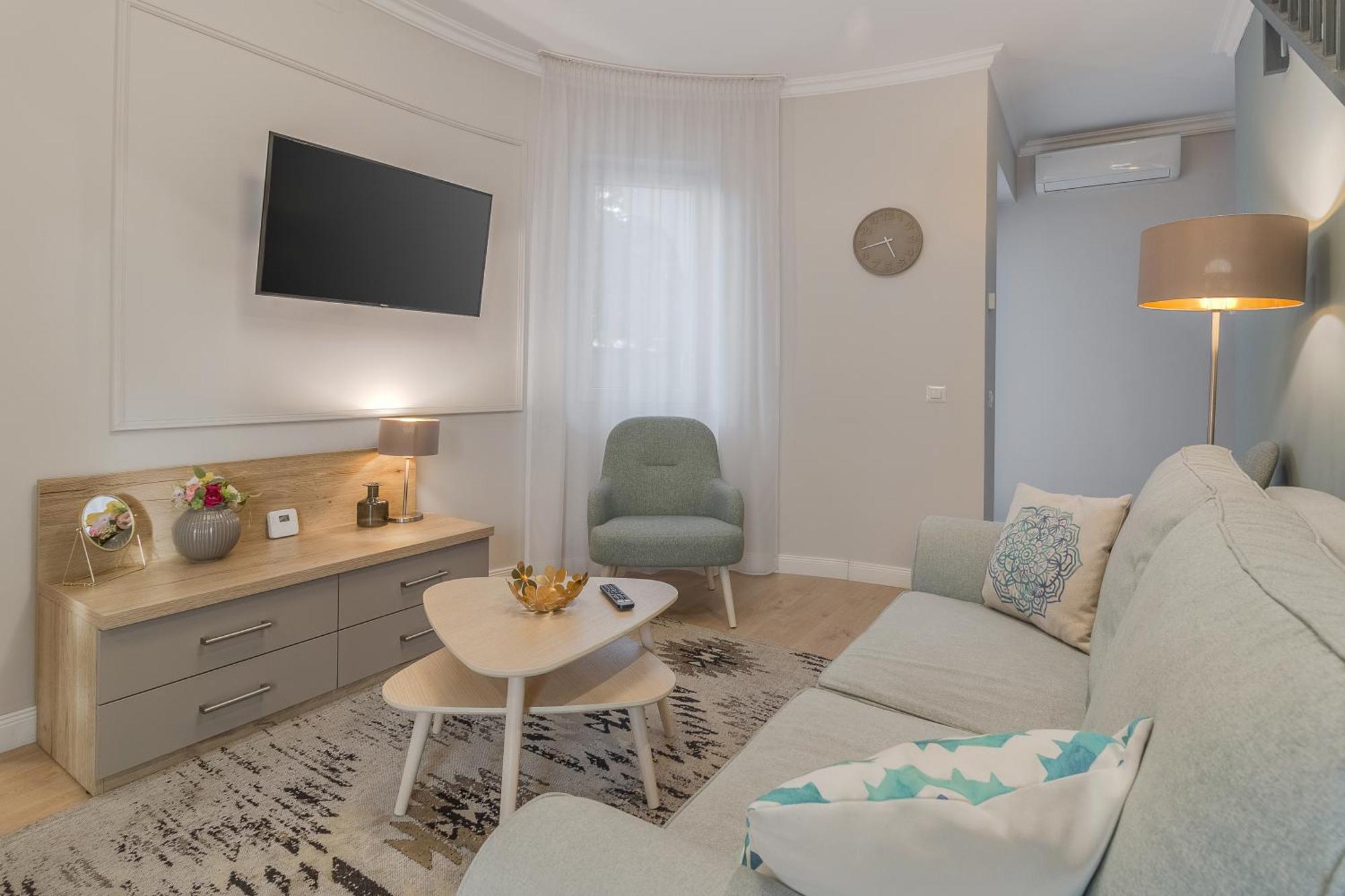 Dozsa Residence Oradea Exteriör bild