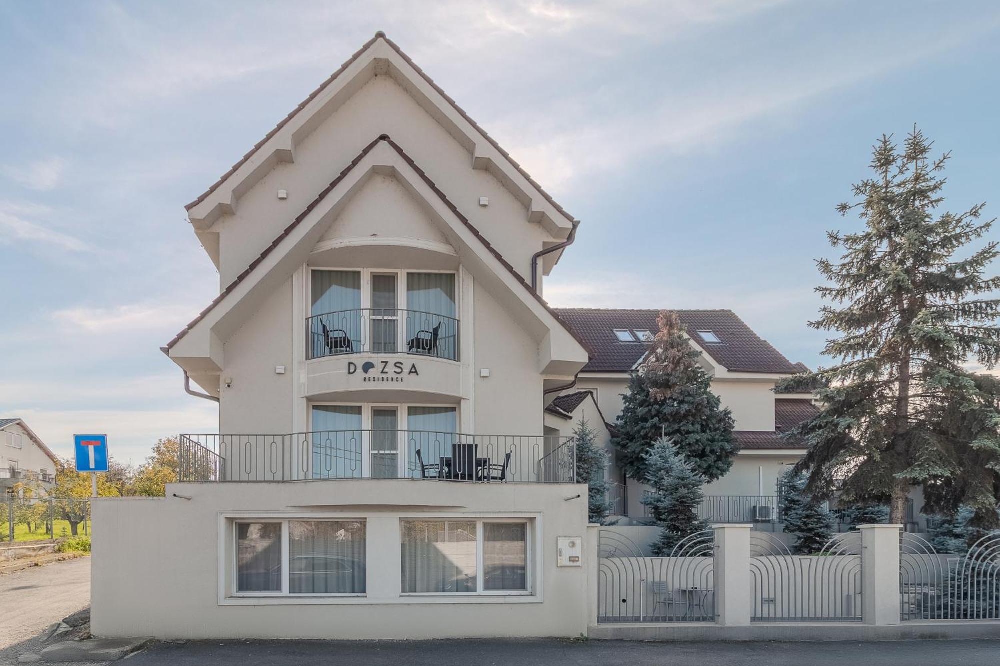 Dozsa Residence Oradea Exteriör bild